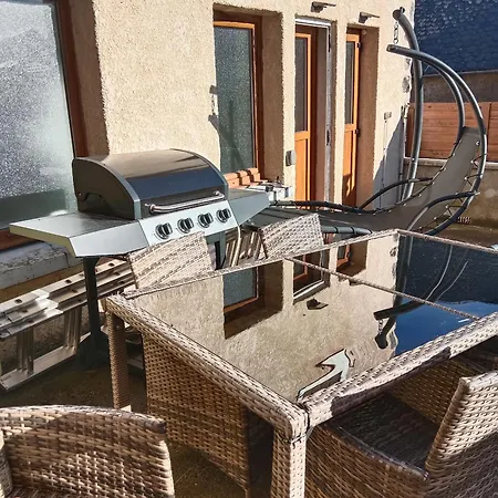 Au Pied Des Volcans D'auvergne 펜션 *