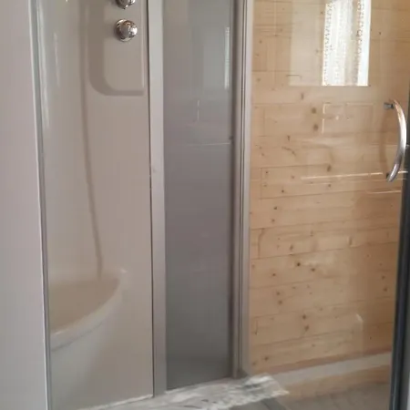 Au Pied Des Volcans D'auvergne