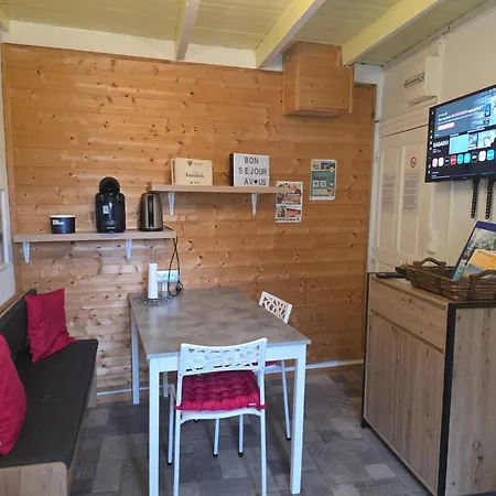 Au Pied Des Volcans D'auvergne